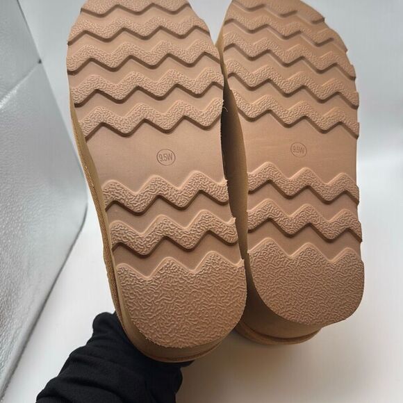 CUSHIONAIRE Women's Slip On Genuine Suede Cozy Mule Platform SIZE 9.5 WIDE CHEST - Picture 7 of 7